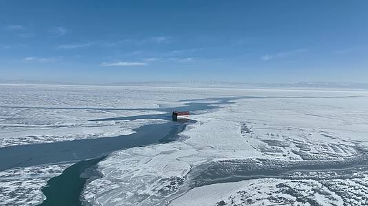 御3航拍青海湖二郎剑冬季封冻视频的预览图