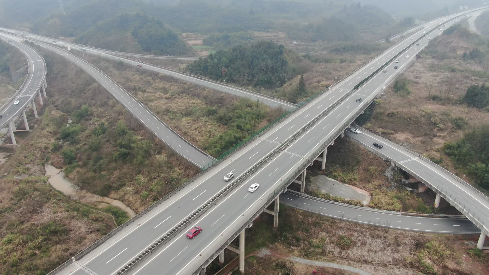 航拍高速公路高架桥交通视频的预览图
