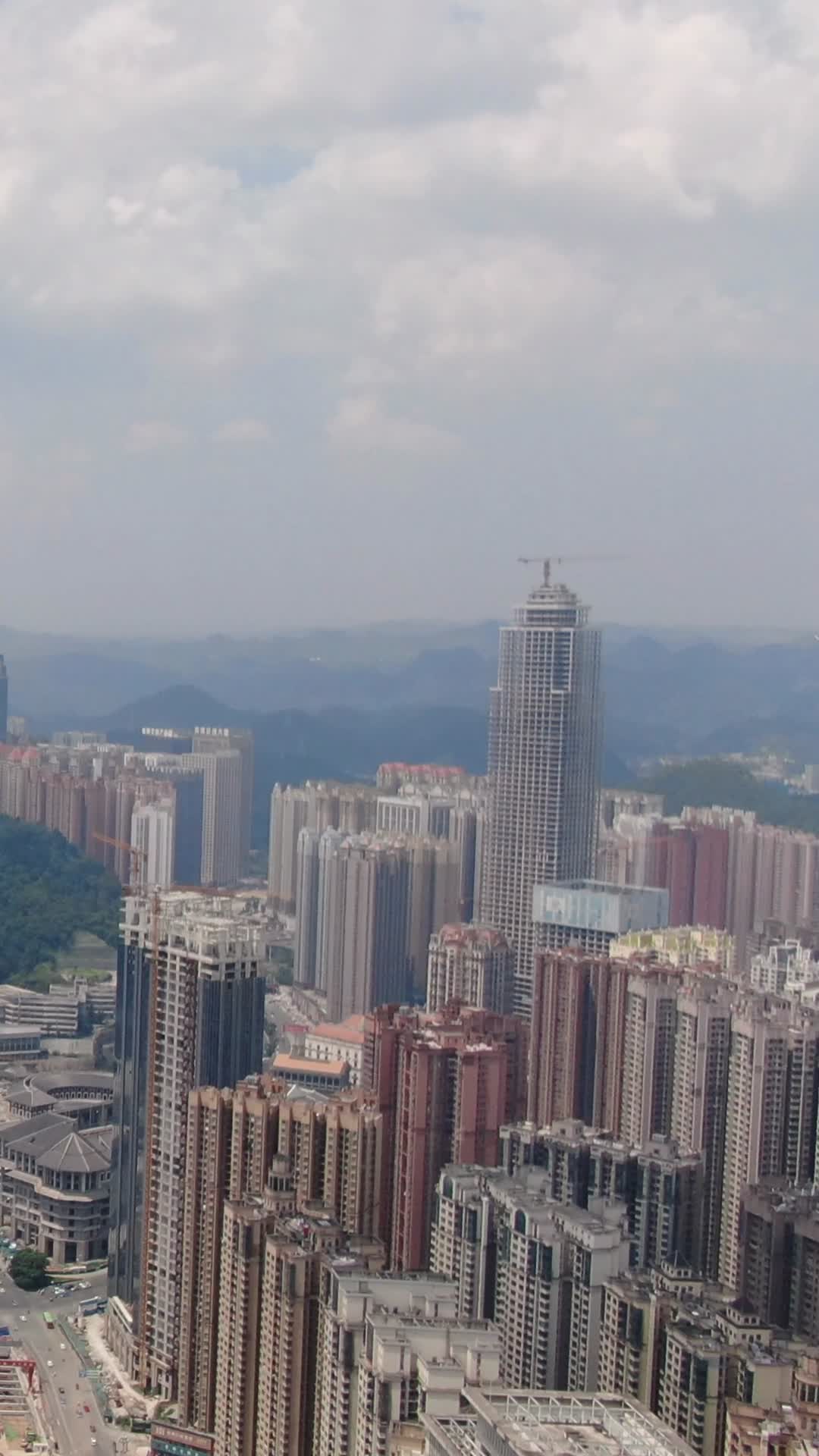 贵州贵阳花果园高楼竖屏航拍视频的预览图