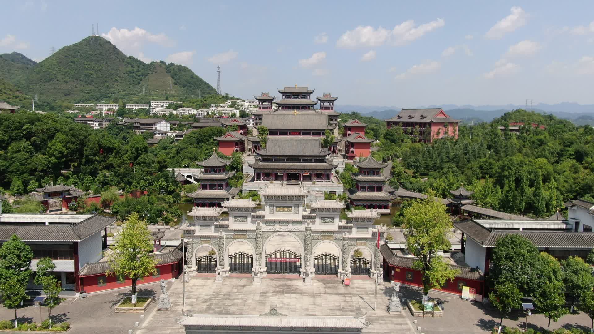 航拍贵州贵阳大兴国寺视频的预览图