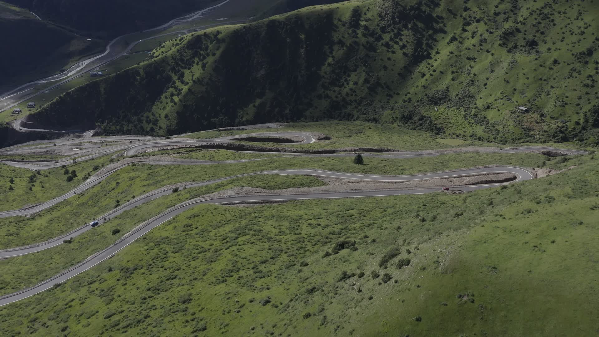 盘山公路航拍视频的预览图