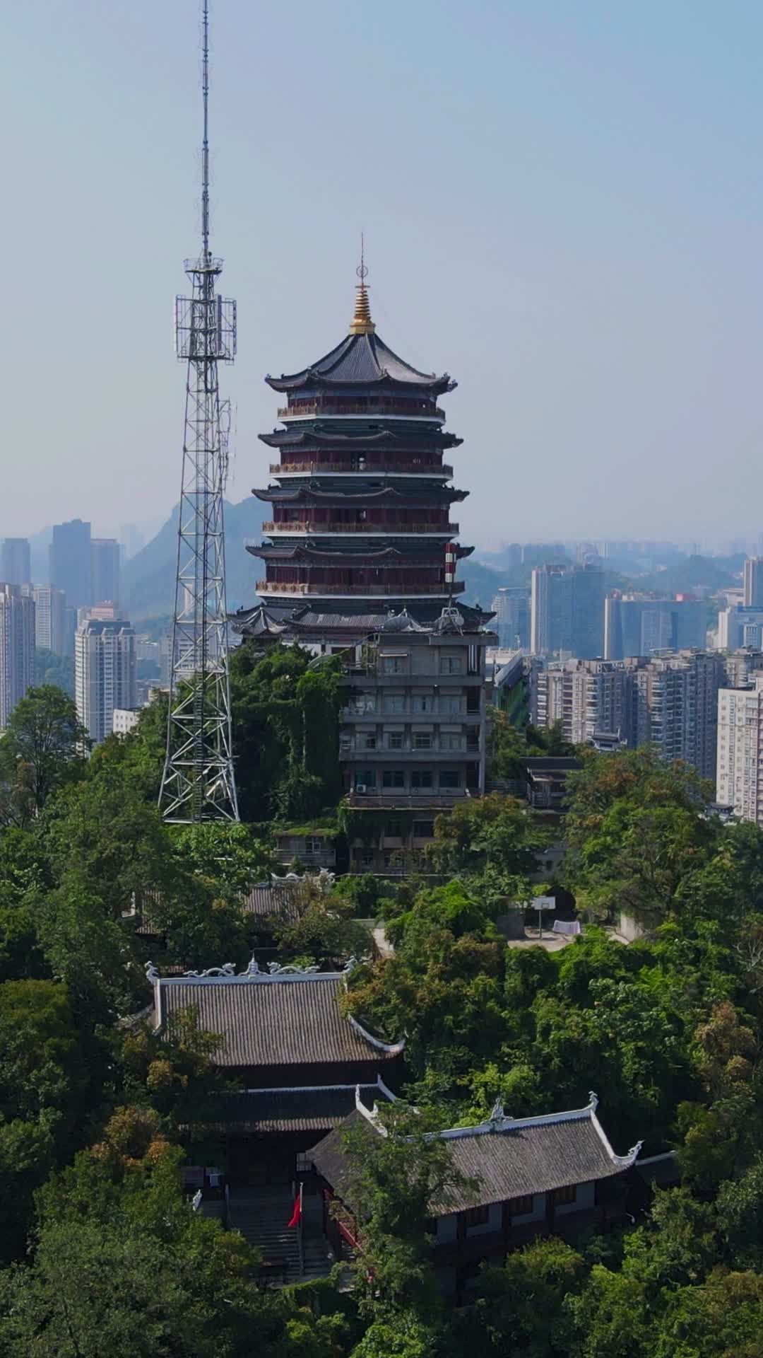 贵阳中山寺古建筑竖屏航拍视频的预览图
