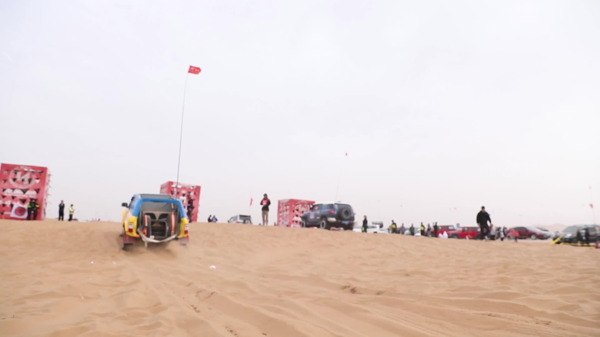 沙漠冲沙比赛视频的预览图