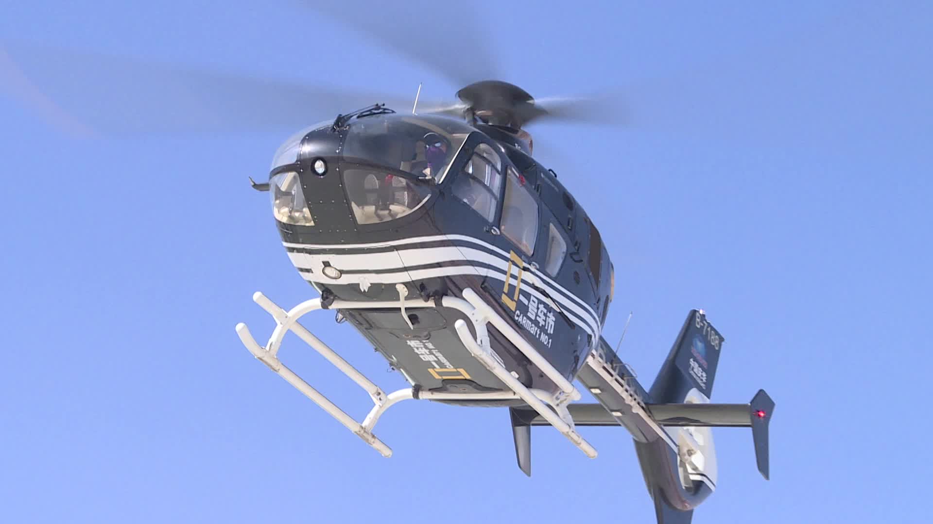 滑翔机直升机特技飞行表演视频的预览图