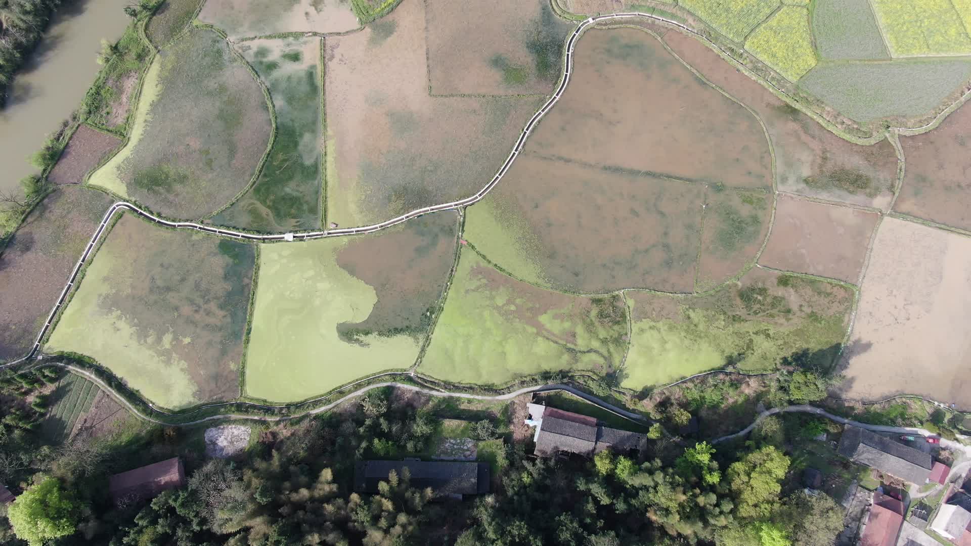 航拍春耕乡村田园农业种植视频的预览图
