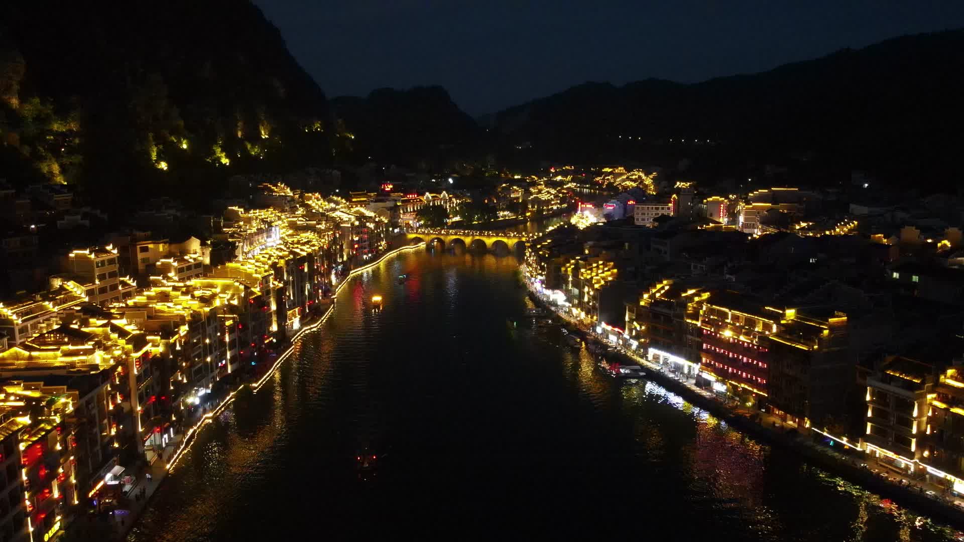 贵州黔东南镇远古镇5A景区夜景航拍视频的预览图