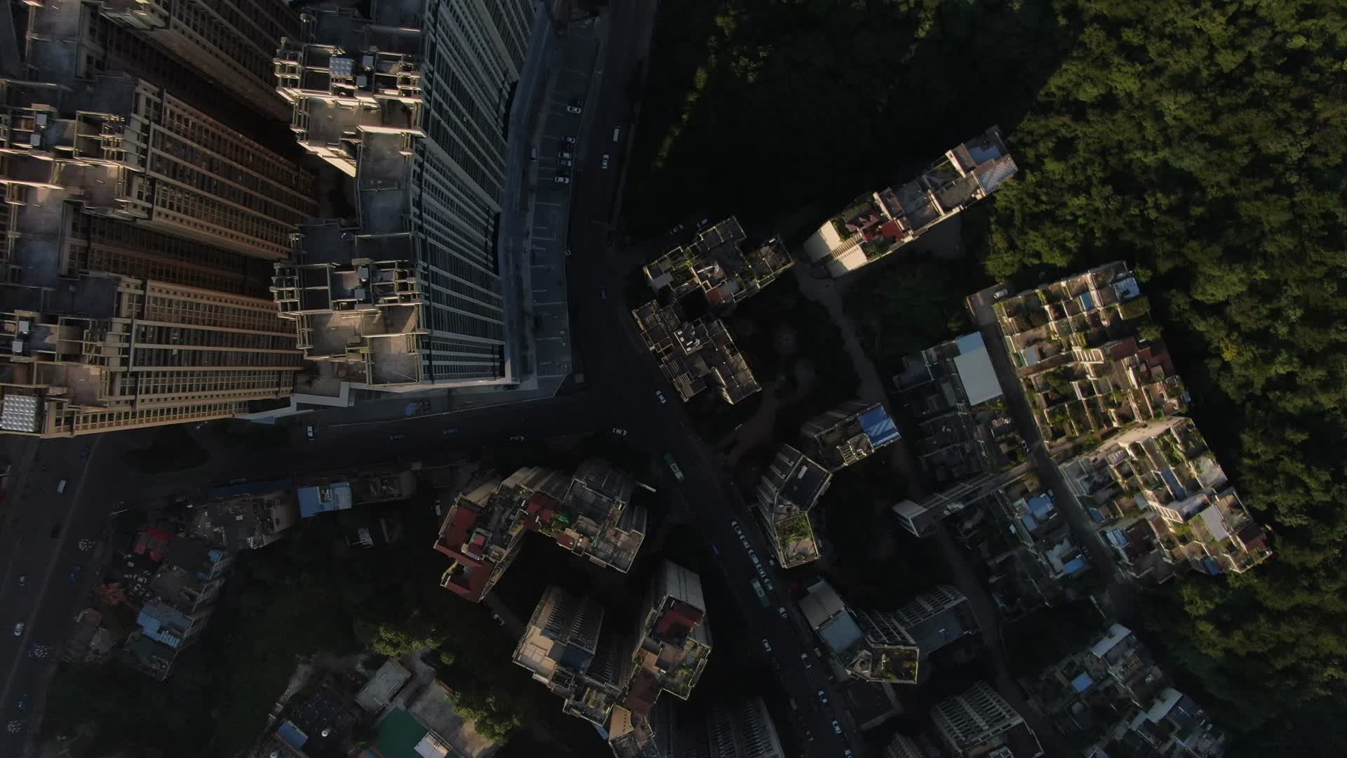俯拍贵州贵阳花果园高楼交通视频的预览图