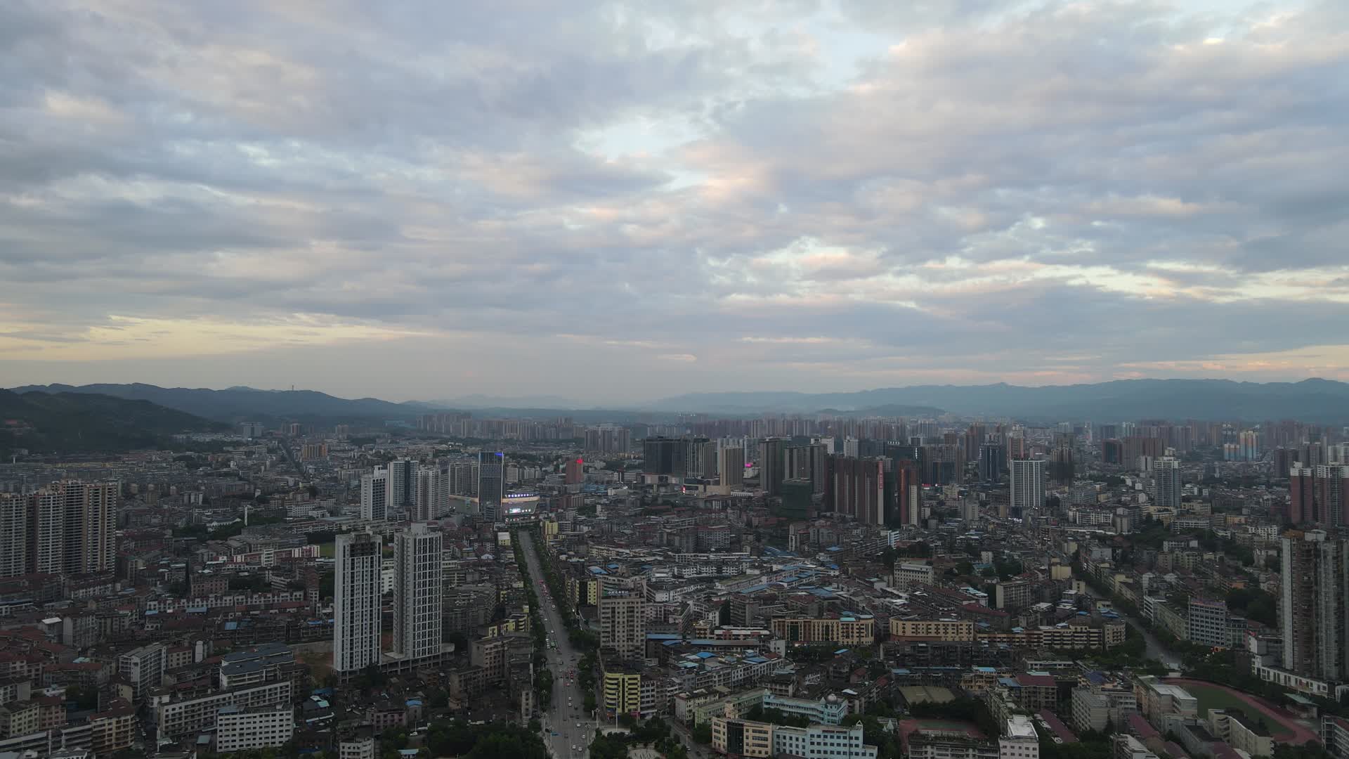 贵阳城市风光高楼建筑全景航拍视频的预览图