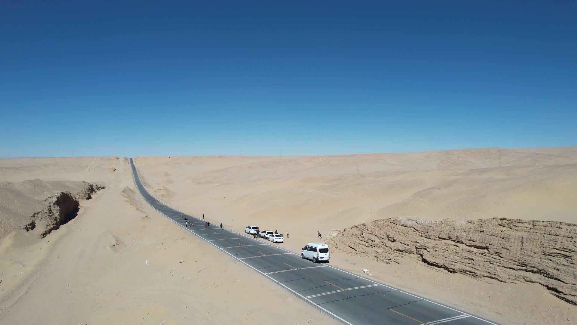 青海315国道U型公路沙漠戈壁青甘环线视频的预览图