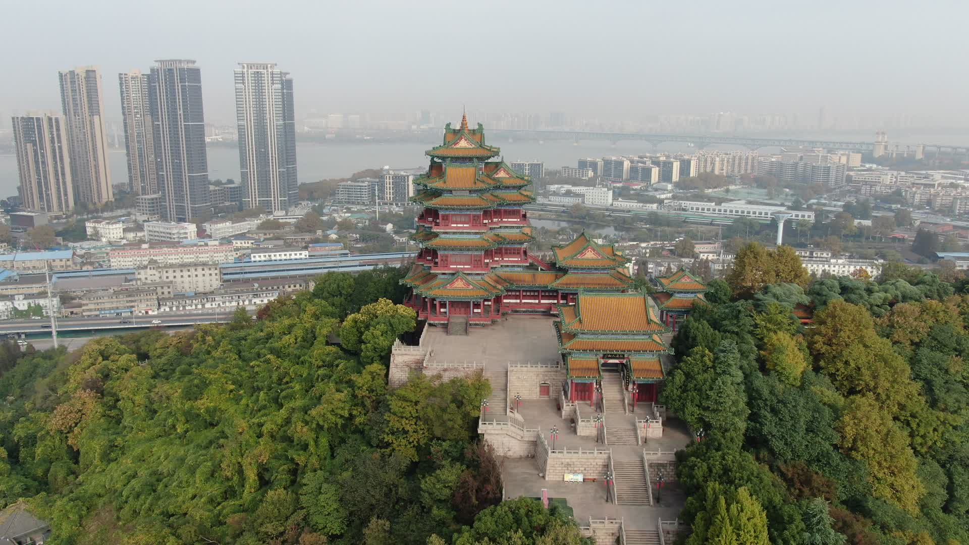 航拍江苏南京城市地标建筑视频的预览图