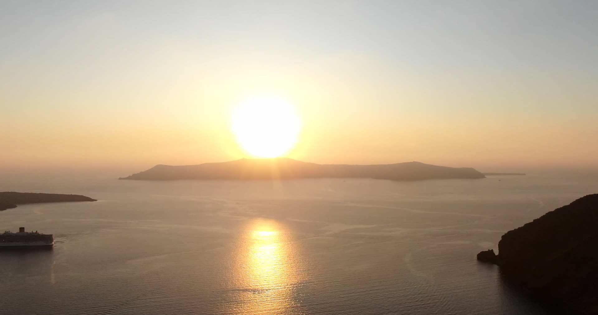 希腊圣托里尼日落悬崖酒店延时视频的预览图