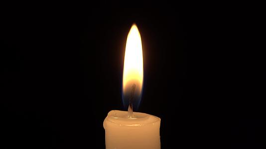 白色蜡烛燃烧实拍视频的预览图