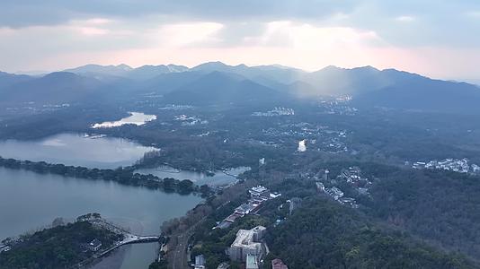 杭州风景航拍西湖天光视频的预览图