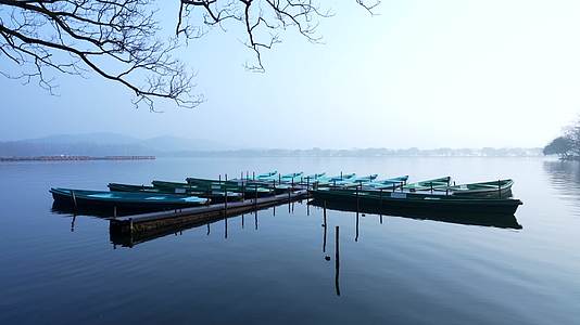 杭州风景古风西湖小船视频的预览图