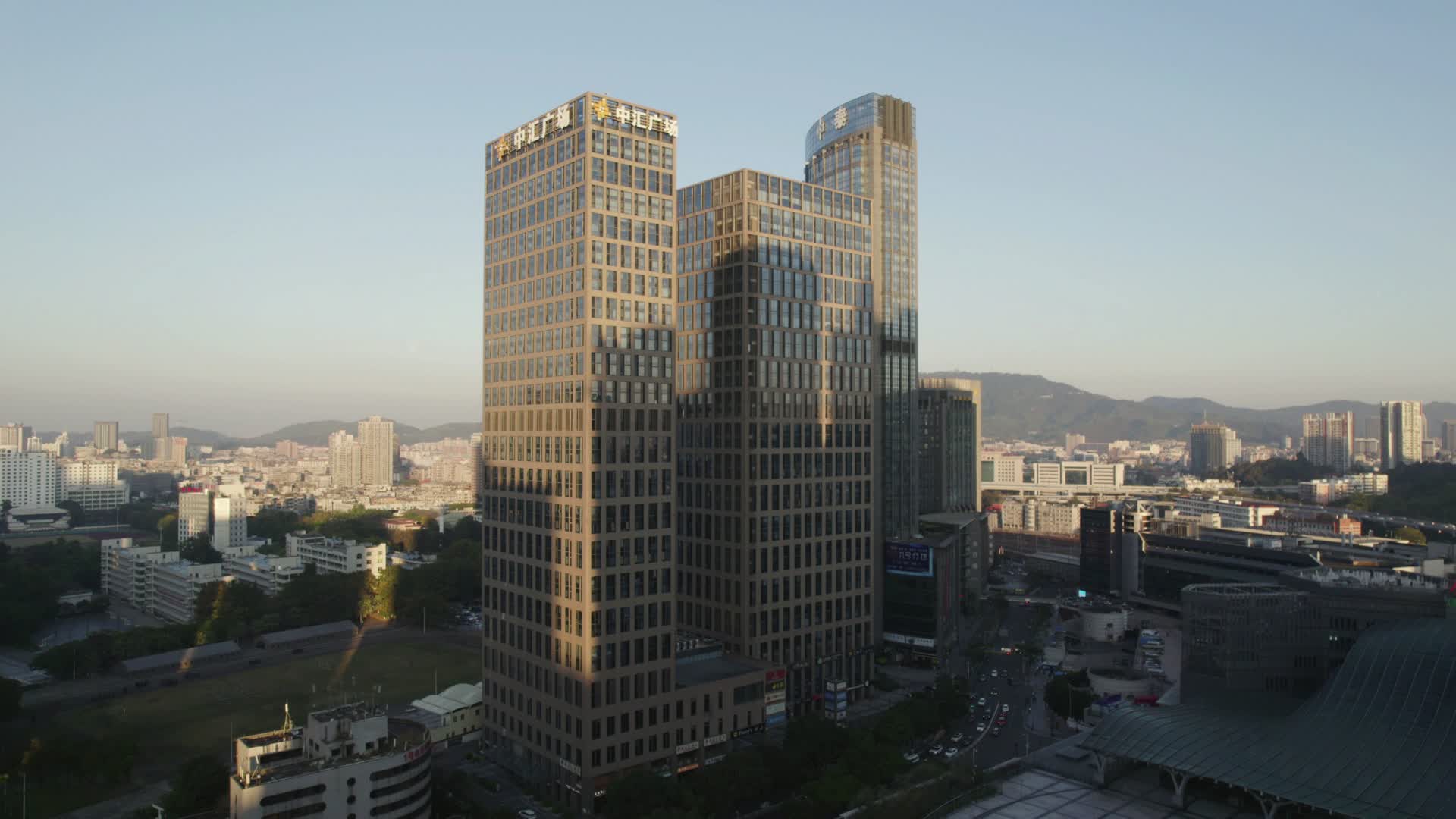 广州天河城市建筑保利中汇广场阳光视频的预览图