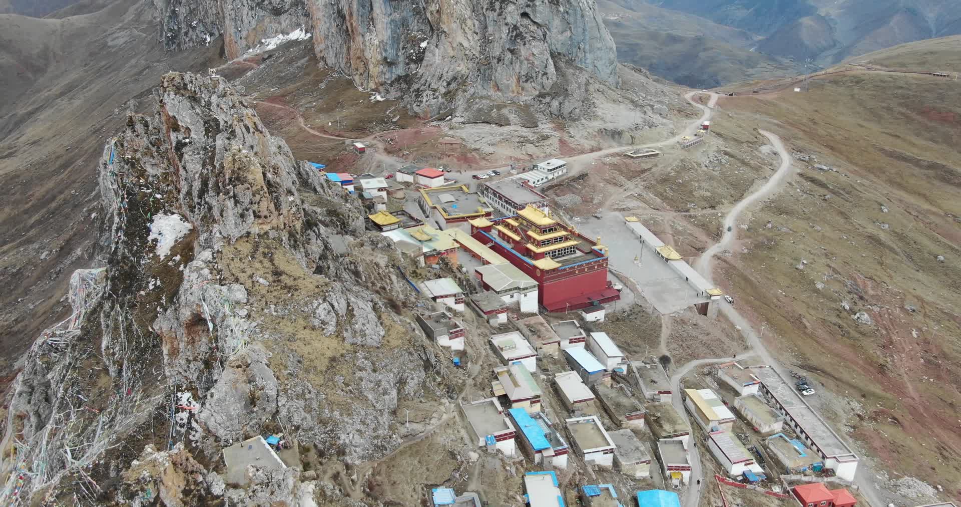 航拍西藏昌都丁青孜珠寺视频的预览图