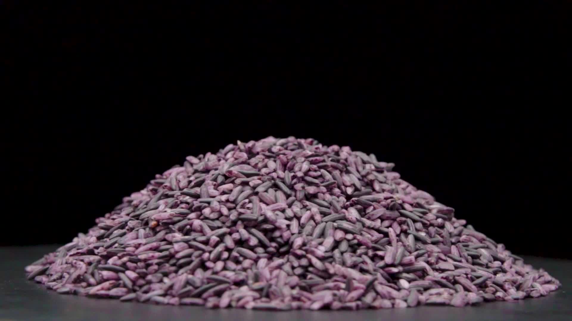 紫糯米产品特写实拍视频的预览图