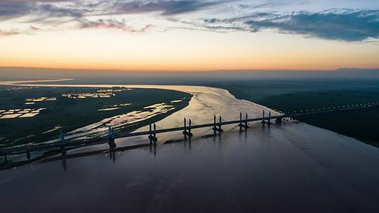 开封黄河大桥航拍4K延时实拍视频视频的预览图