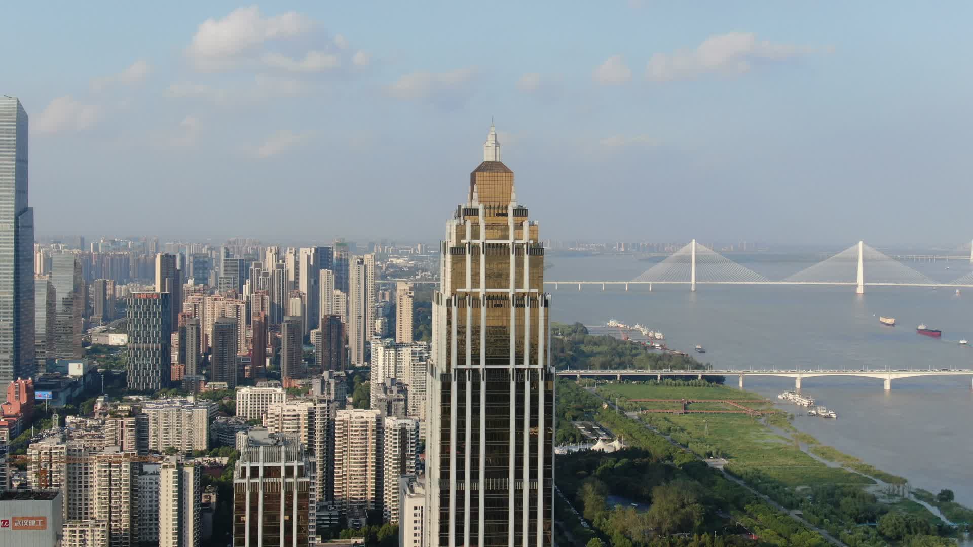武汉城市高楼黄金大厦建筑航拍视频的预览图