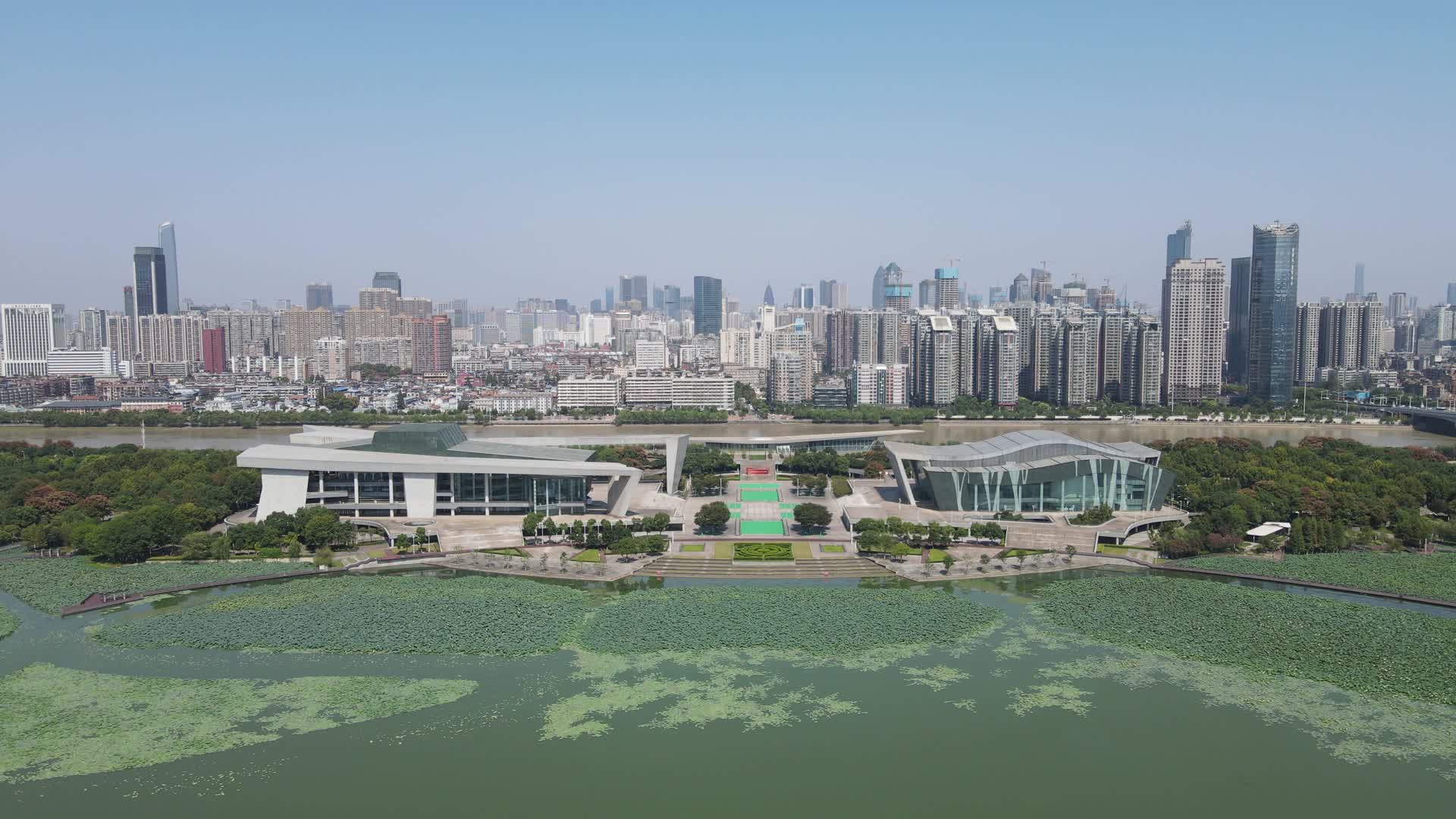 武汉月湖公园琴台大剧院航拍视频的预览图