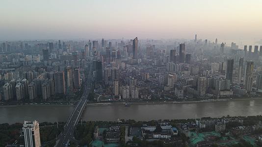 武汉城市清晨云雾航拍视频的预览图