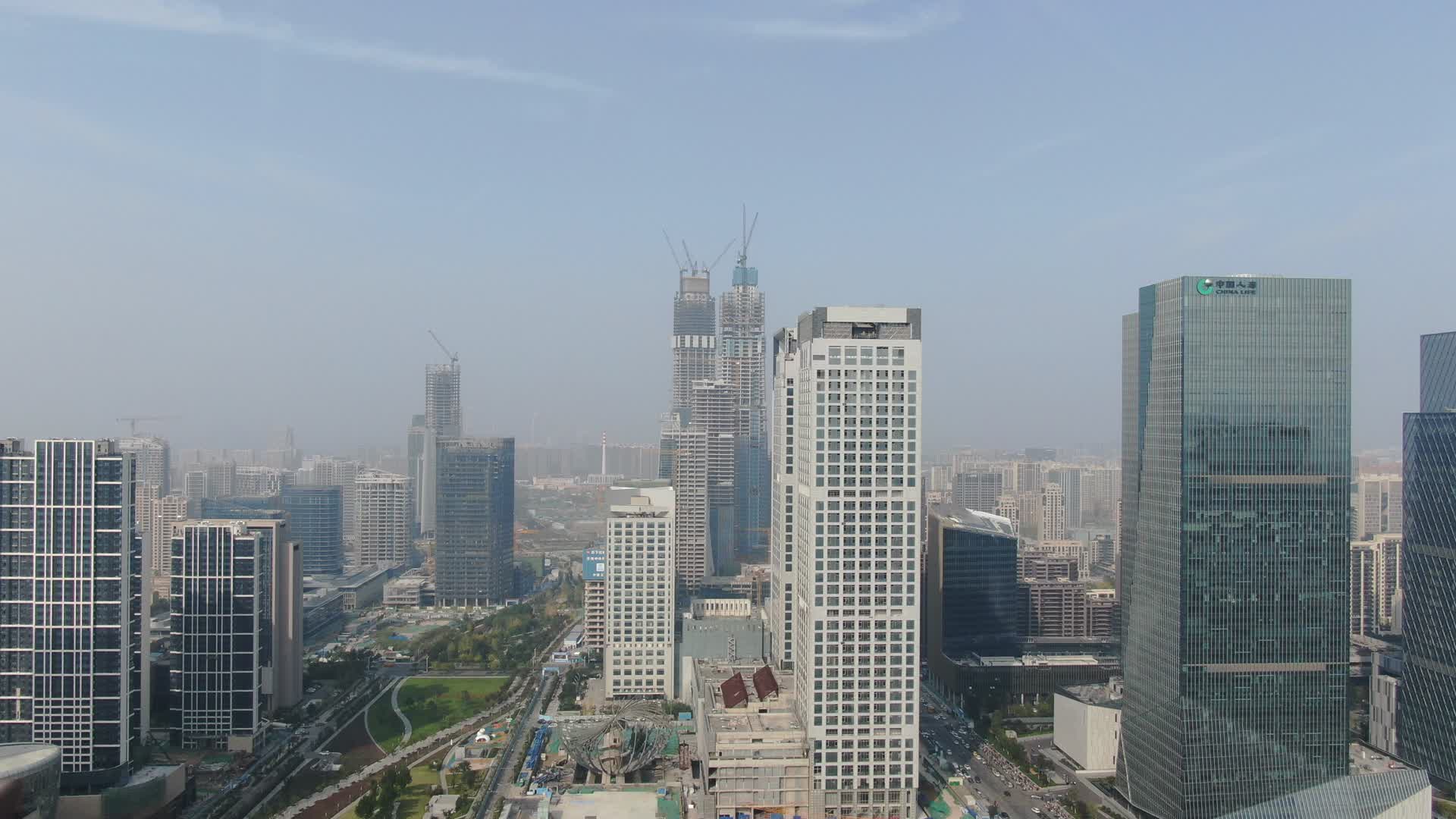 航拍山东济南金融中心视频的预览图