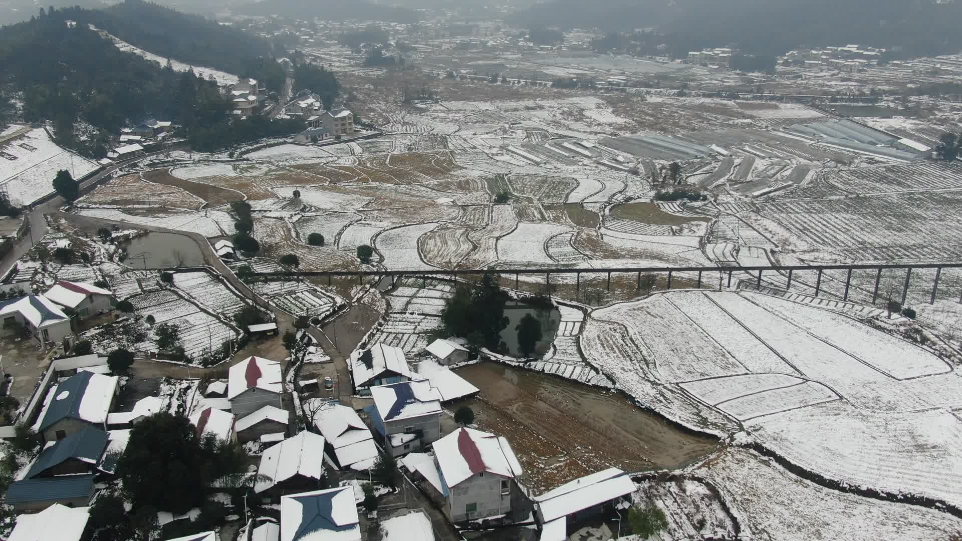 航拍农业种植农田雪景视频的预览图