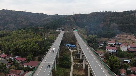 航拍高速路高架桥穿山隧道视频的预览图