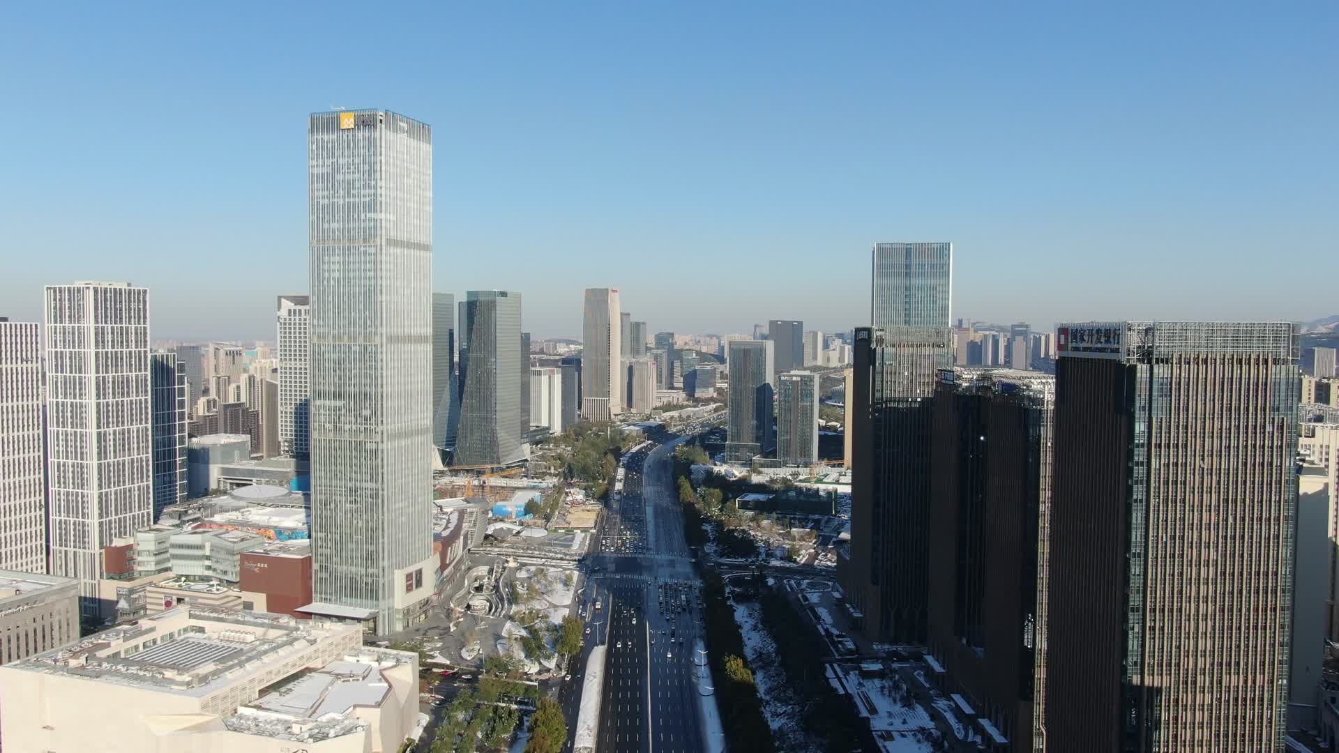 航拍山东济南城市交通雪景视频的预览图