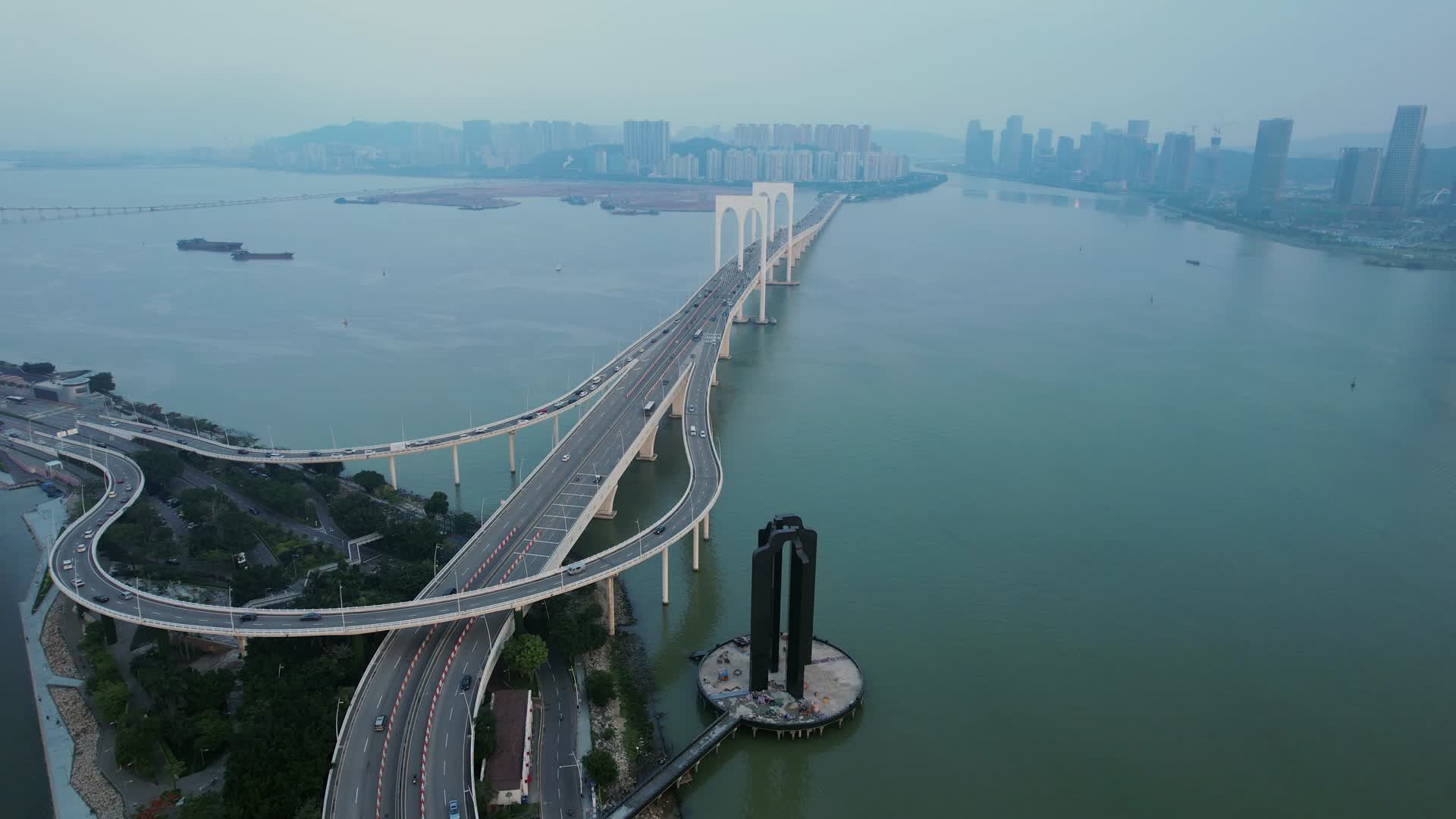澳门西湾大桥平移实拍视频视频的预览图