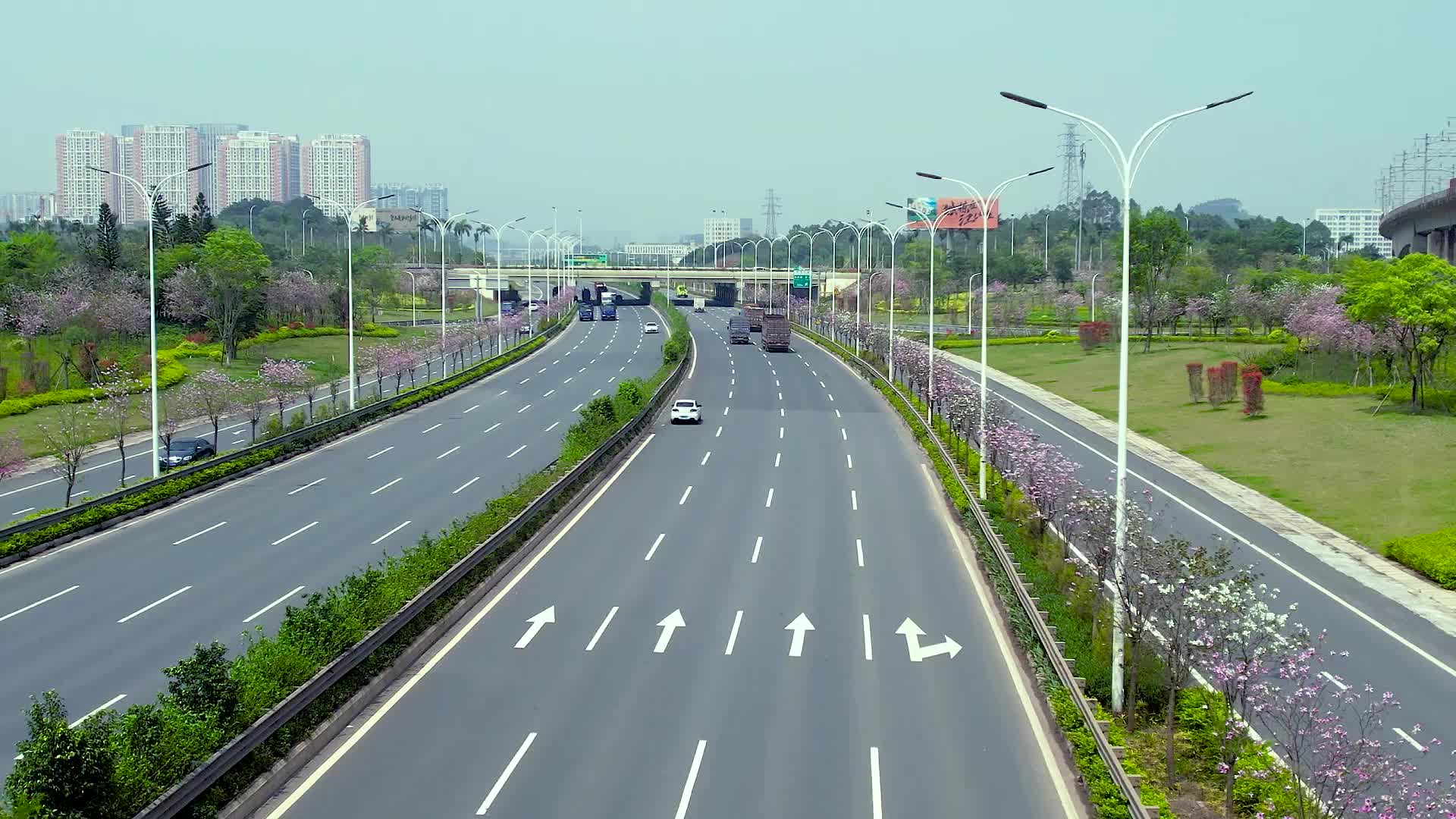 航拍城市交通视频的预览图
