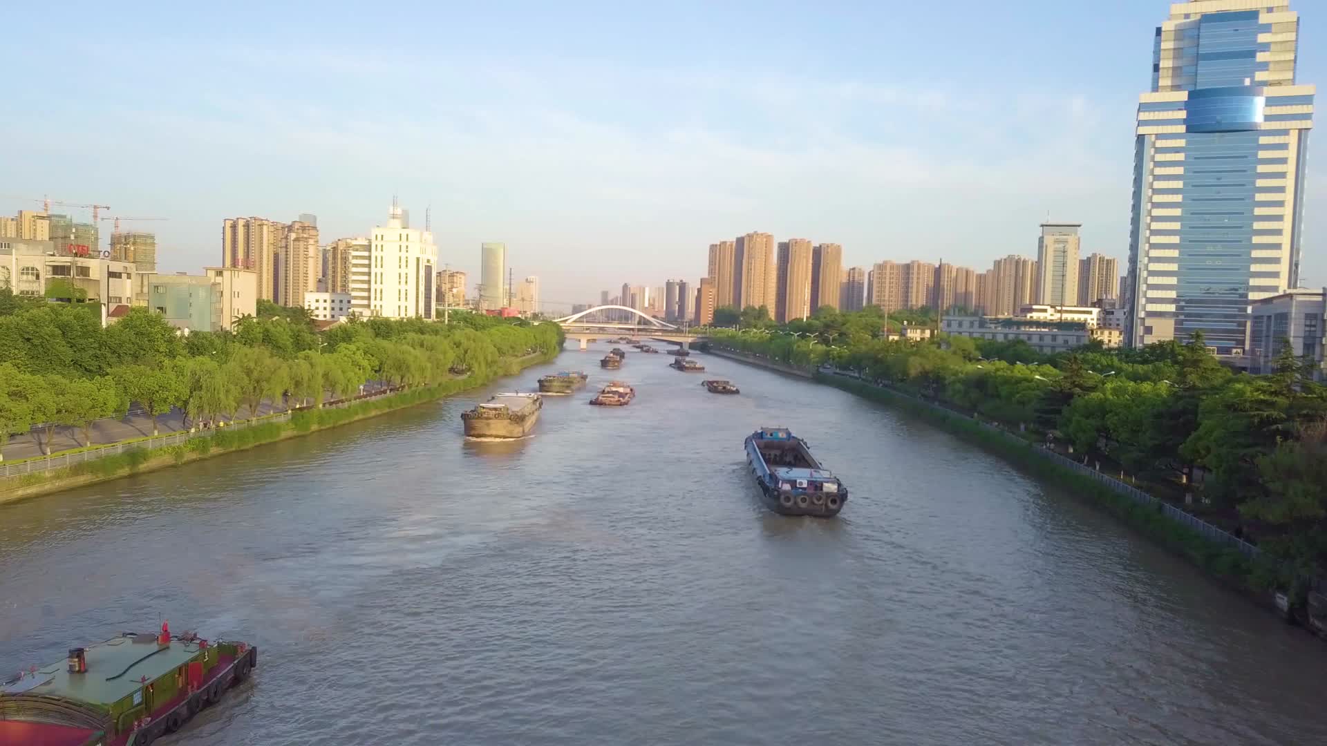 4k航拍京杭大运河无锡段视频的预览图