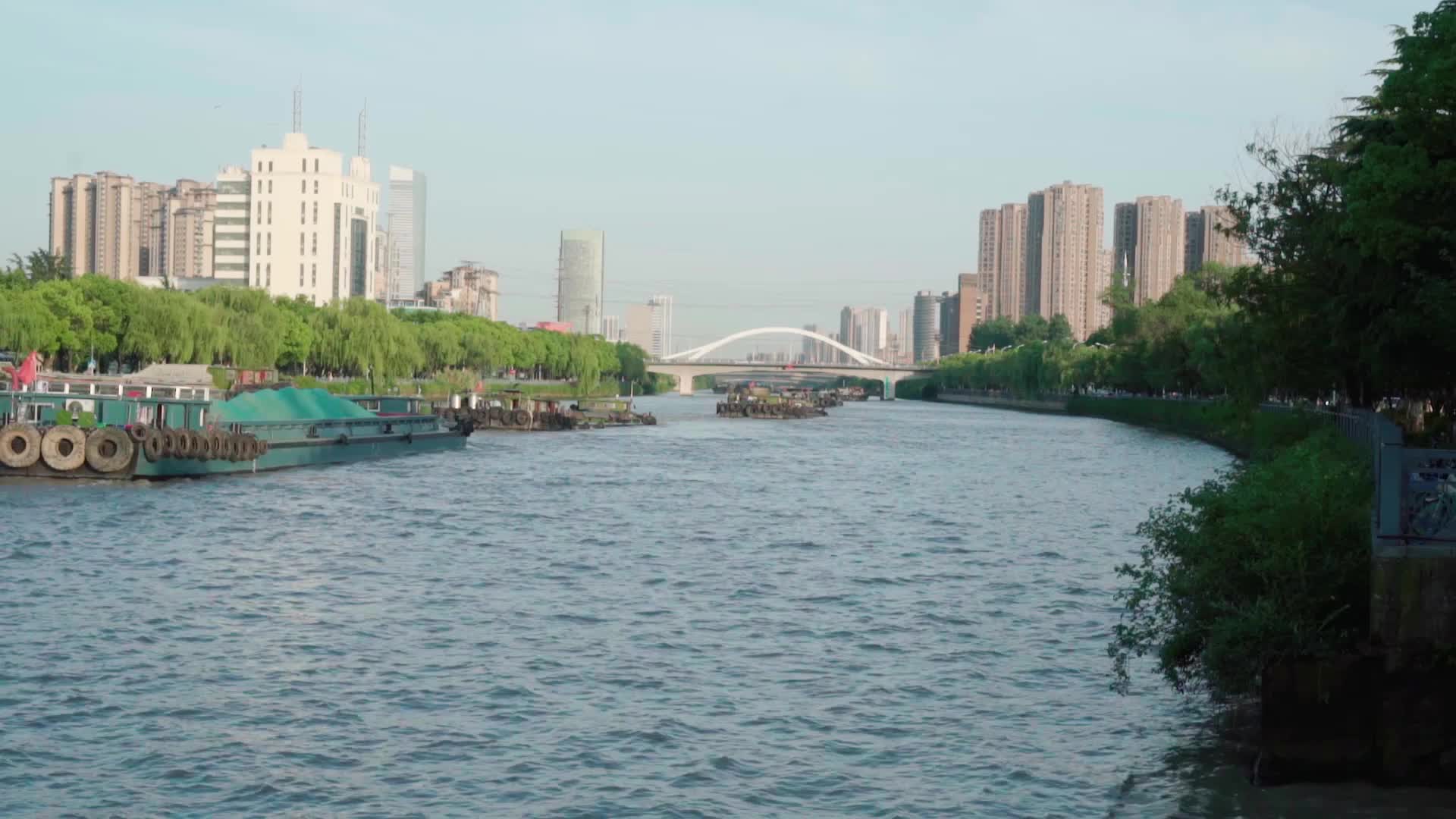 实拍京杭大运河无锡段视频的预览图