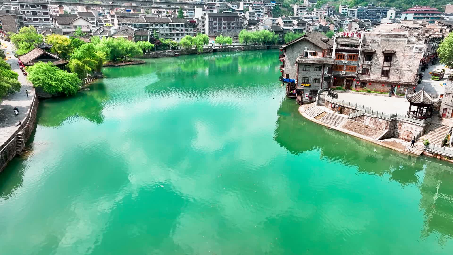 4K航拍贵州镇远古镇视频的预览图