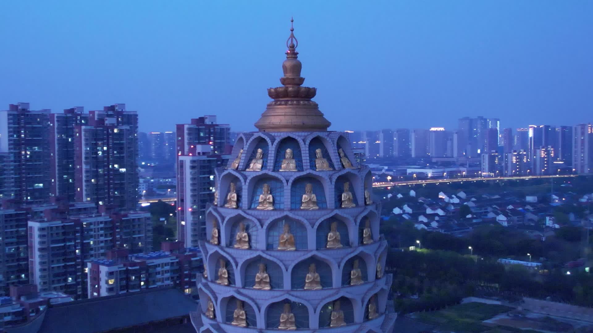 宝林禅寺夜景航拍视频的预览图
