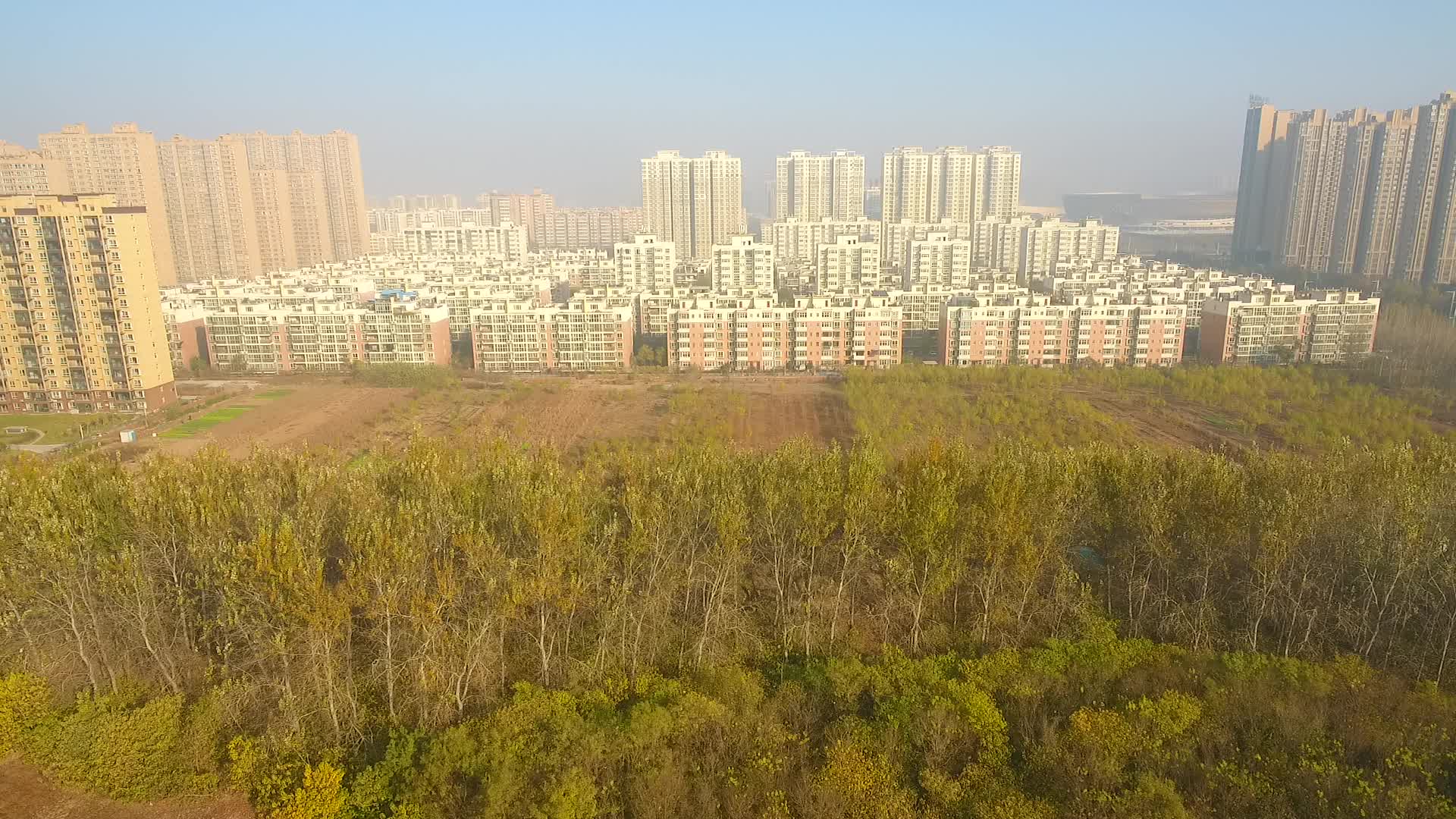 4k河南安阳文峰区建筑道路航拍视频的预览图