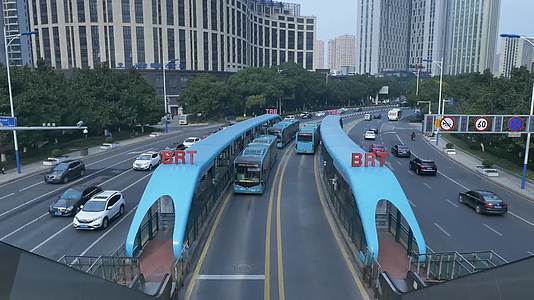 BRT快速公交实拍和航拍视频的预览图