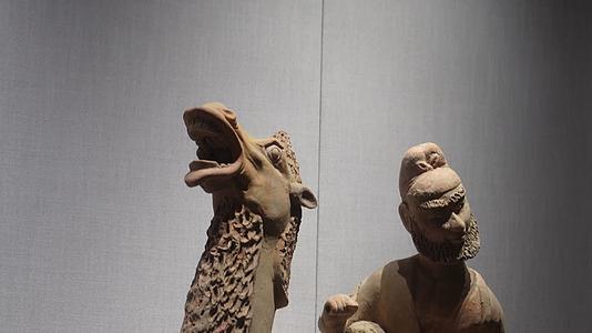 唐代商人胡人石像陶俑视频的预览图