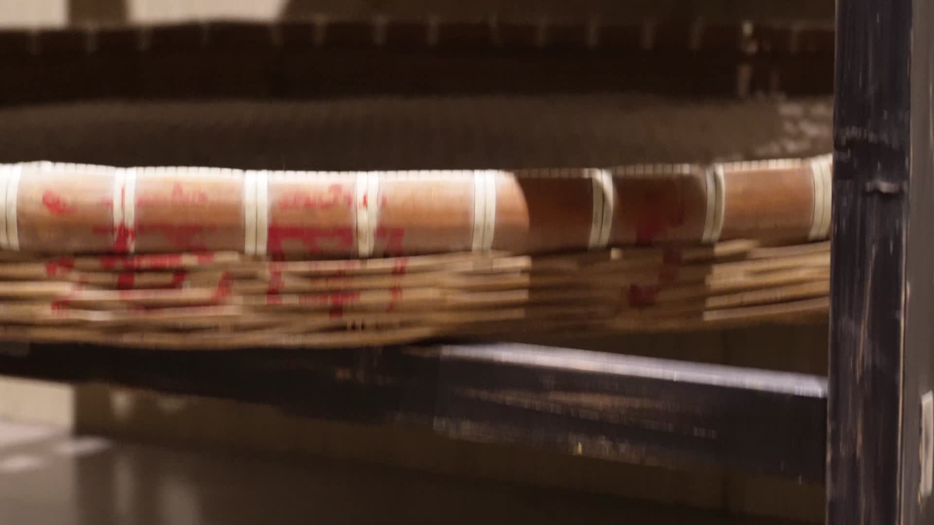 养蚕笸箩箩筐架子桑蚕文化视频的预览图