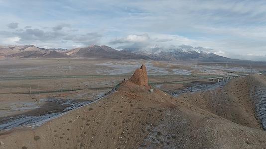 青藏高原远远古烽火台视频的预览图