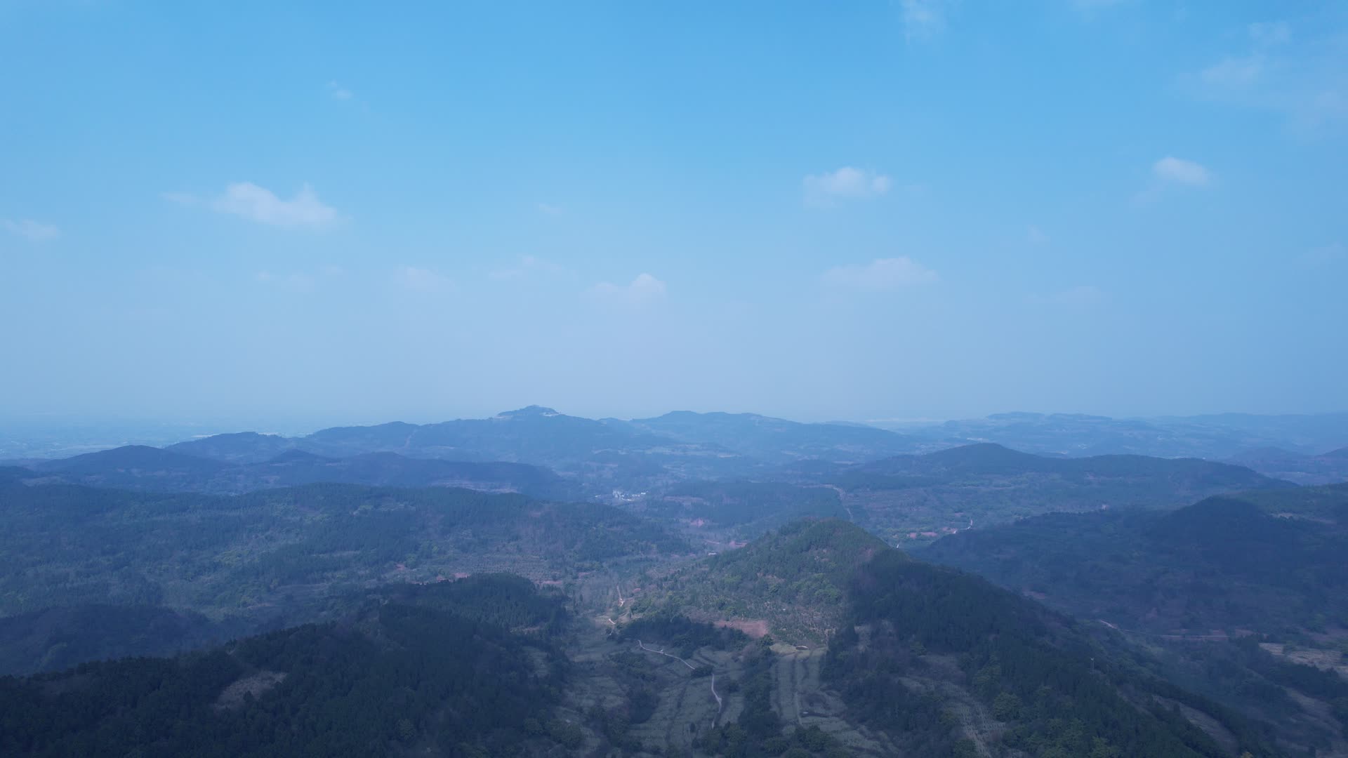 大山4K航拍祖国山河大山云海视频的预览图