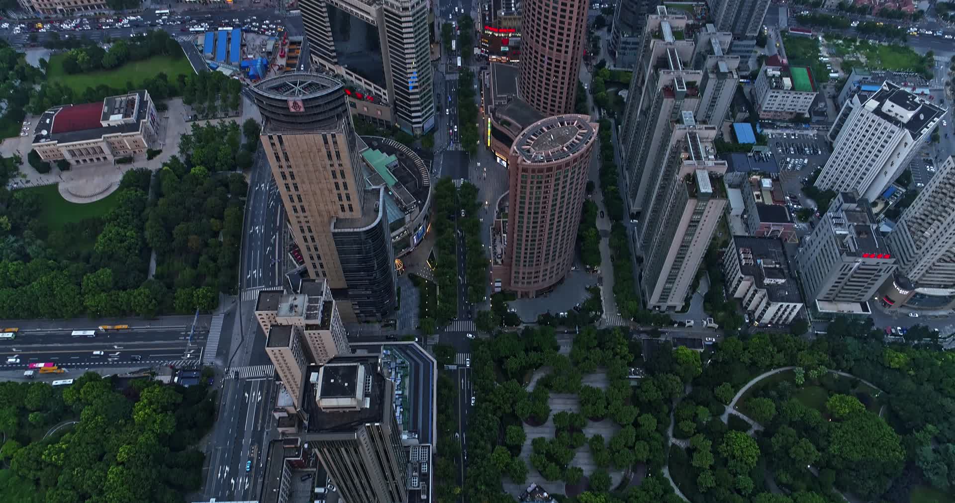 4k航拍上海淮海路商业街商业中心步行街视频的预览图