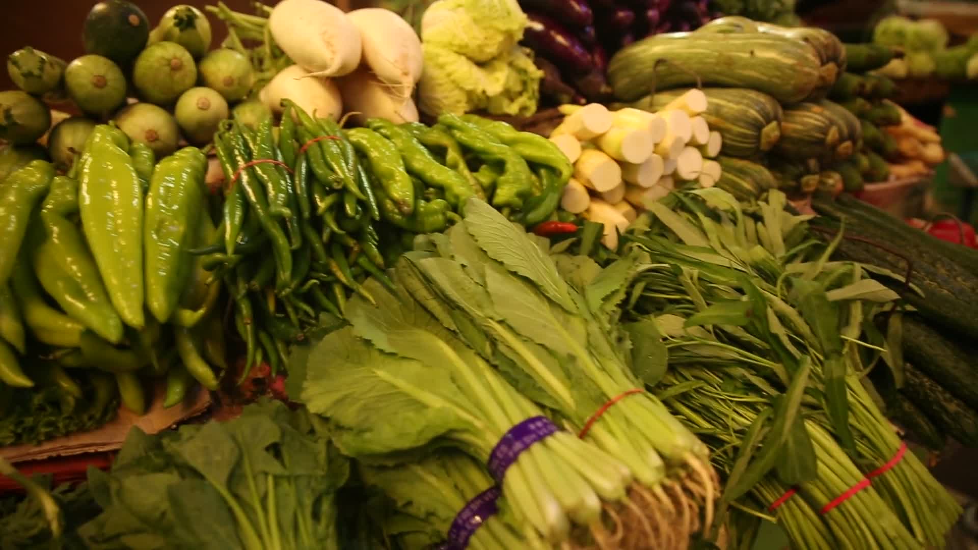 菜市场贩卖各种蔬菜视频的预览图