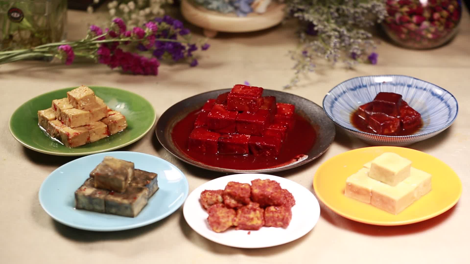 不同品种的腐乳红方青方白方酱豆腐臭豆腐视频的预览图