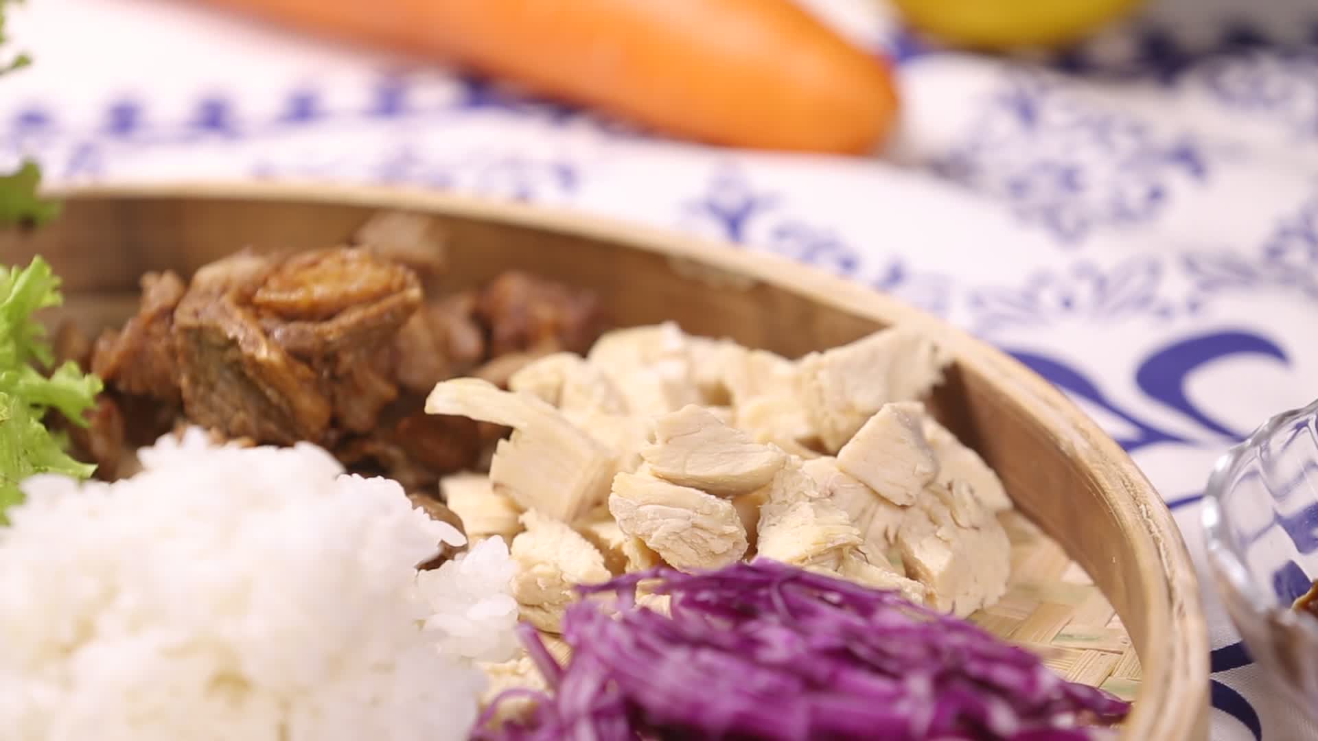 韩式拌饭健康拌饭材料视频的预览图