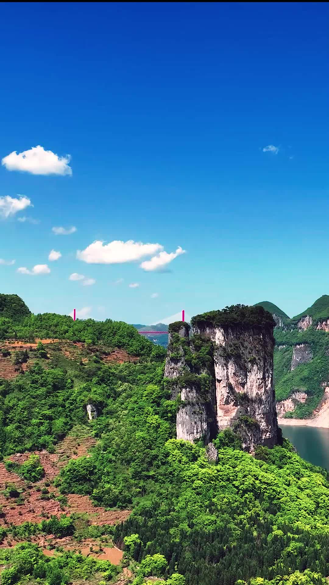 竖屏4K航拍贵州百里画廊视频的预览图