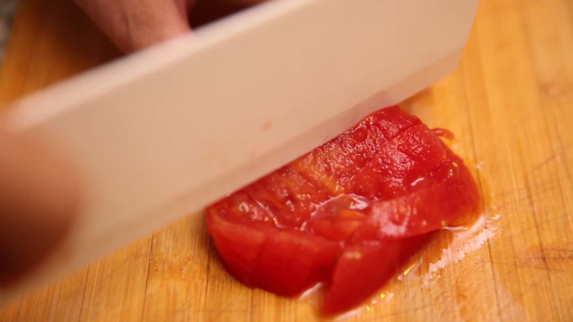 厨师切西红柿视频的预览图