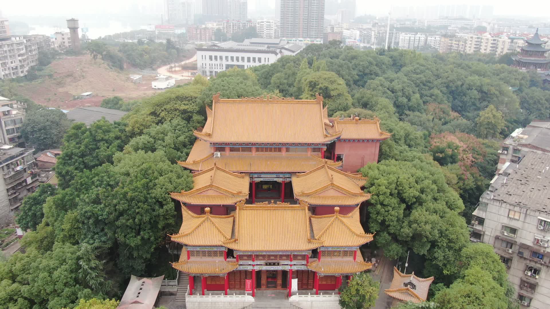 航拍湖南衡阳雁峰寺古建筑视频的预览图