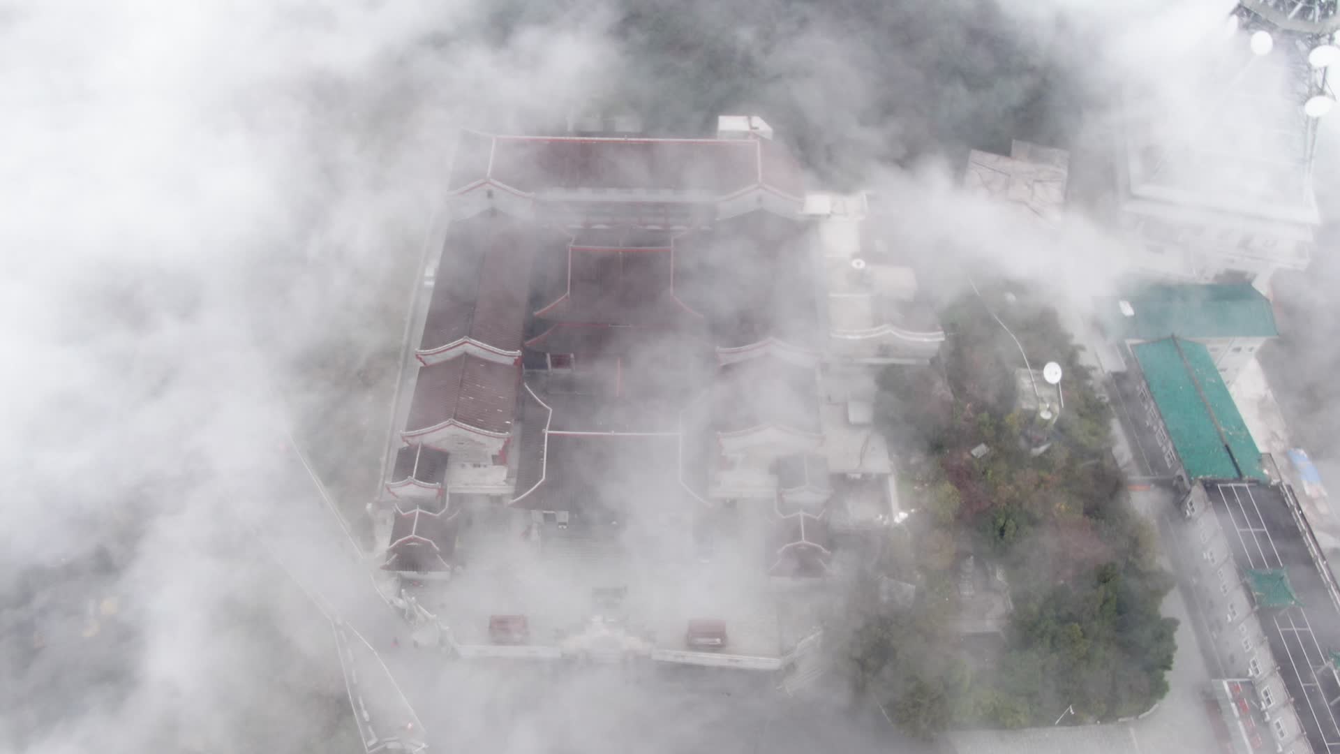 湖南衡阳南岳衡山5A景区云雾缭绕航拍视频的预览图