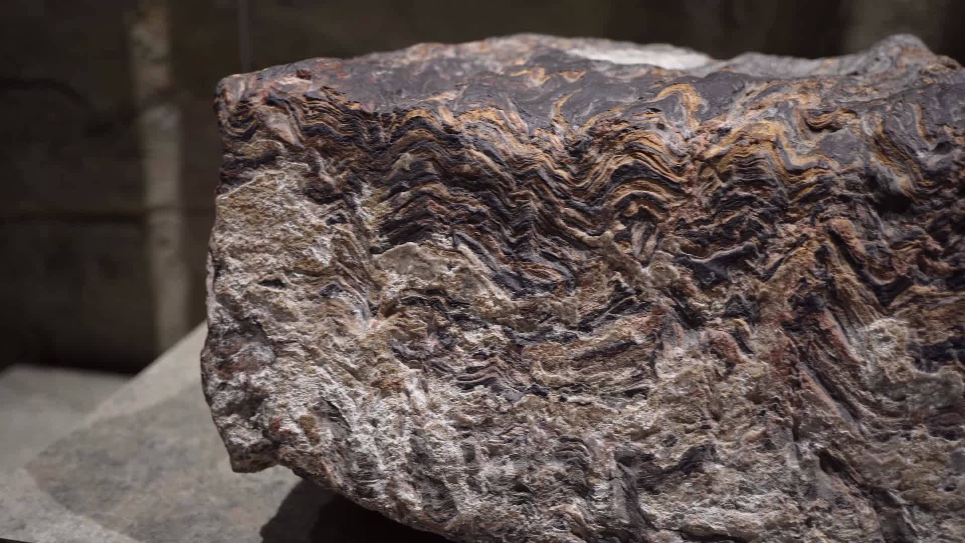 陨石铁矿石稀有金属视频的预览图